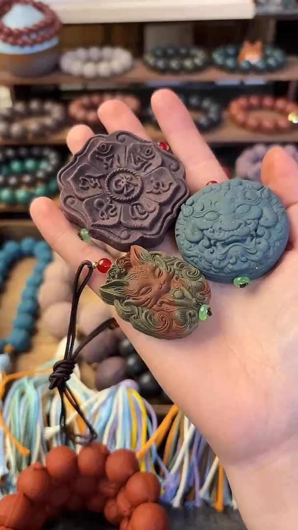 泥塑香牌三个一起