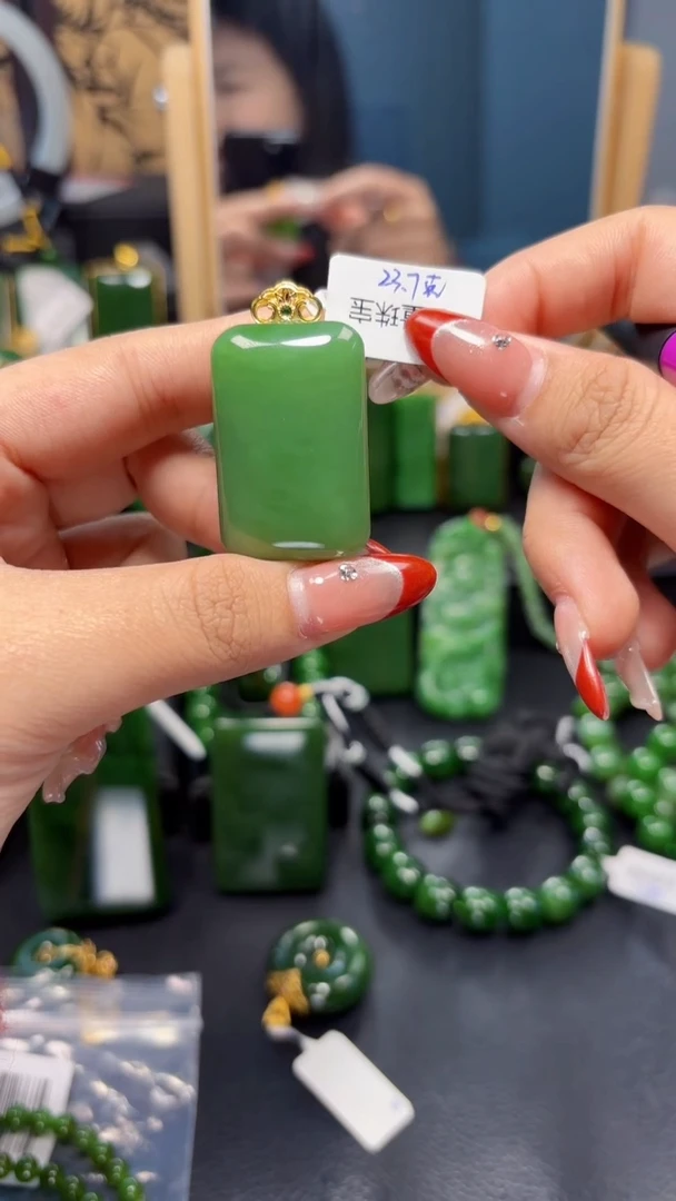 【闪购商品】和田玉（碧玉）吊坠(赠链)18K金镶嵌1