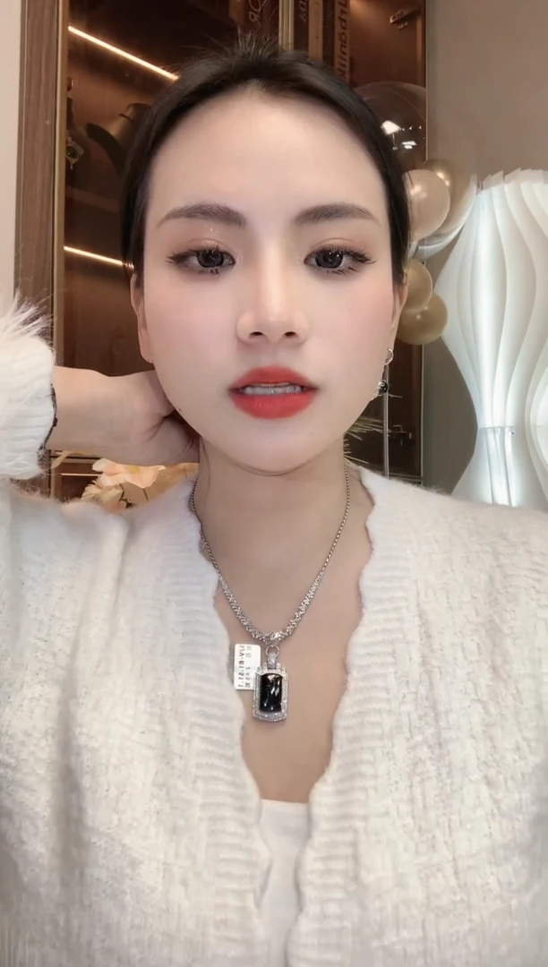 【闪购商品】翡翠吊坠(不含链)18K金镶嵌D53