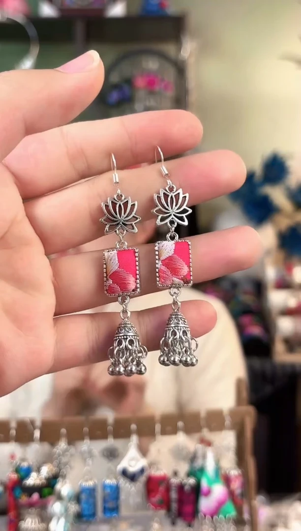 彩云南阁非遗老绣苗银饰品208