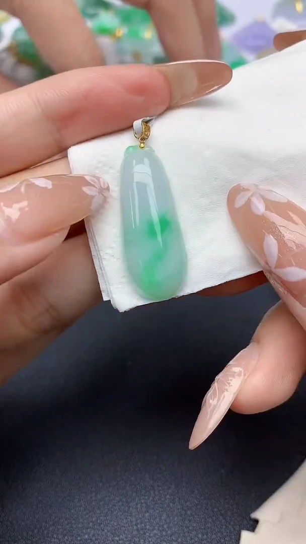 颈饰18K金镶嵌翡翠A货假一赔三支持复检百元上九元证书费自理