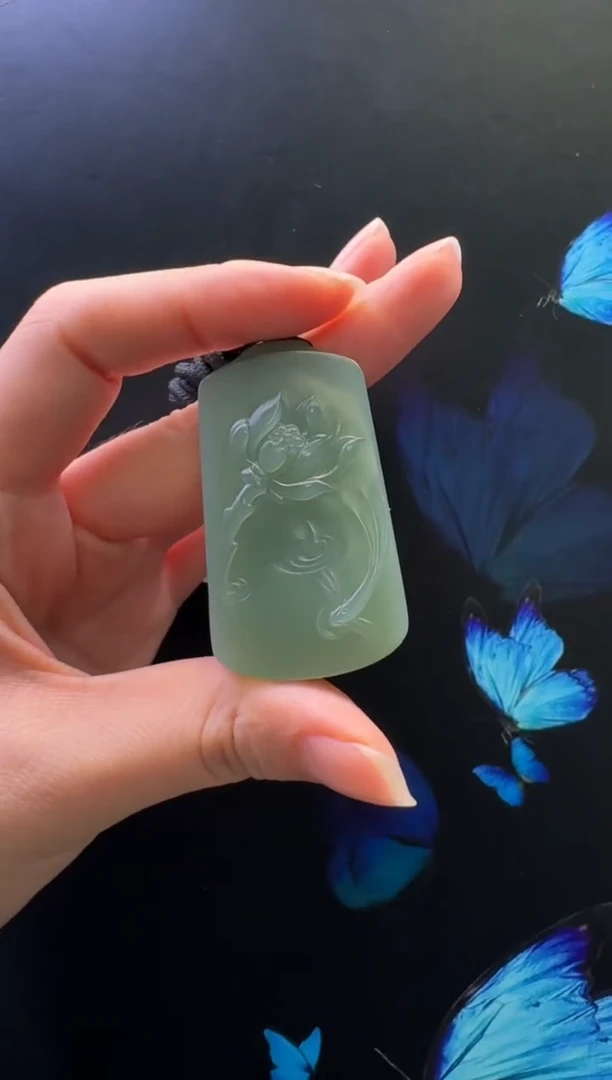 颈饰未镶嵌和田玉吊坠