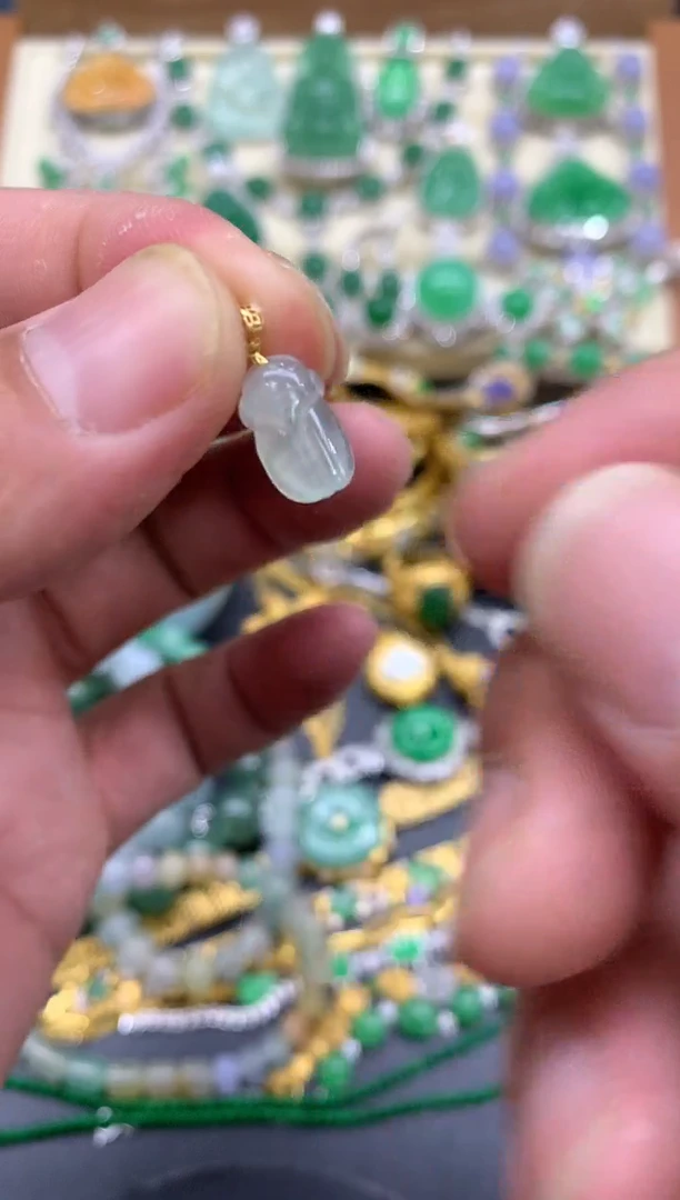 翡翠18K金镶嵌颈饰2240-中国好珍宝