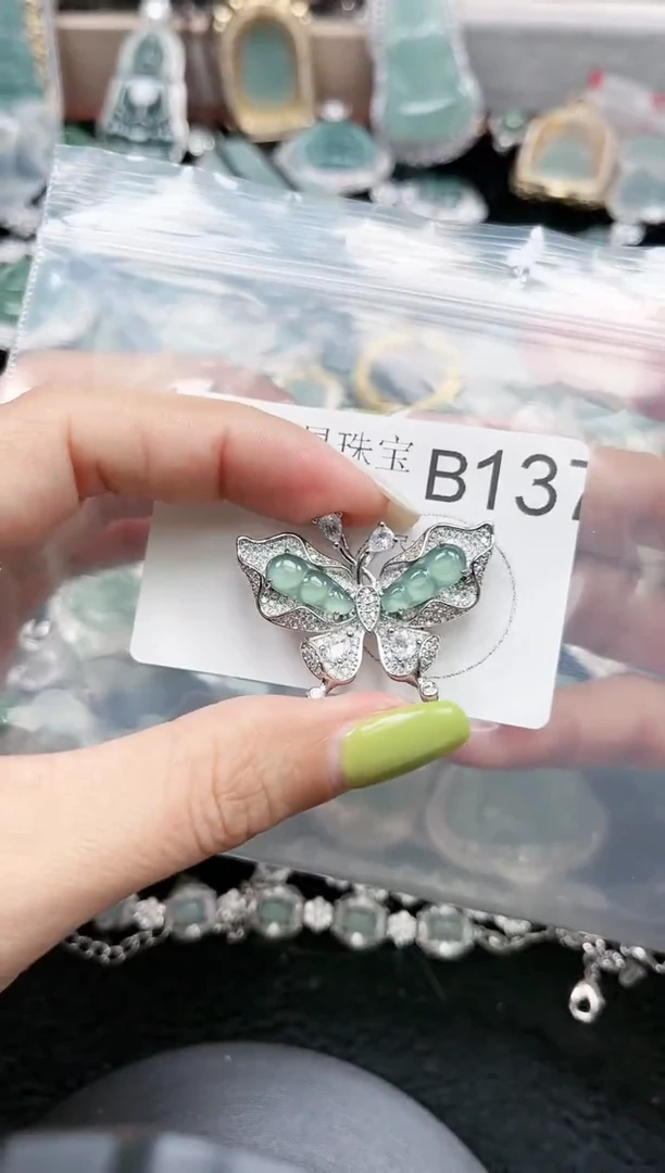 【闪购商品】翡翠颈饰未镶嵌赠皮绳137