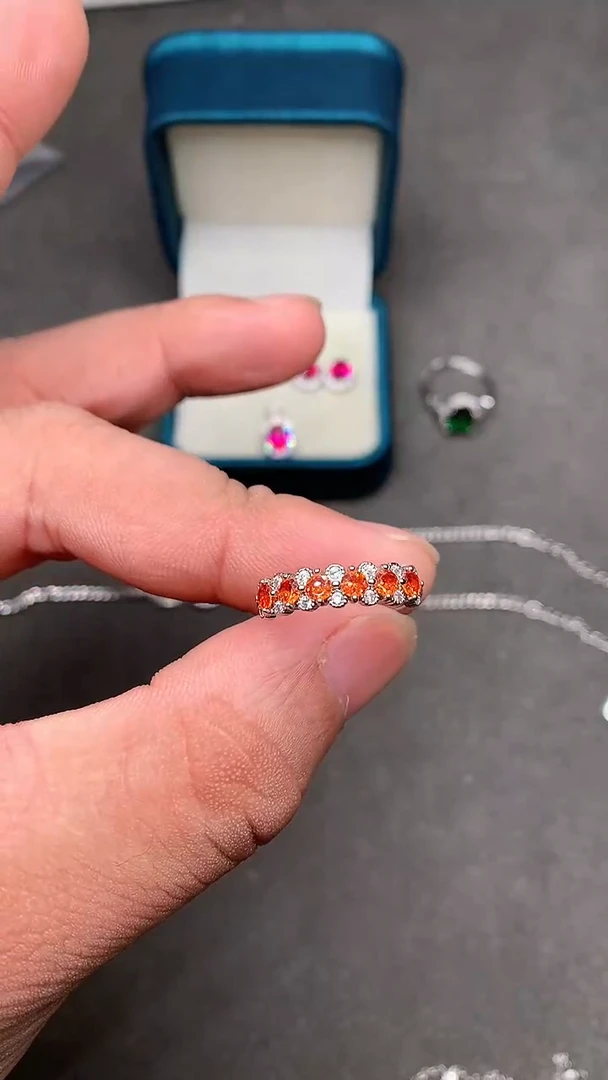 【闪购商品】彩色蓝宝石戒指银S925镶嵌······