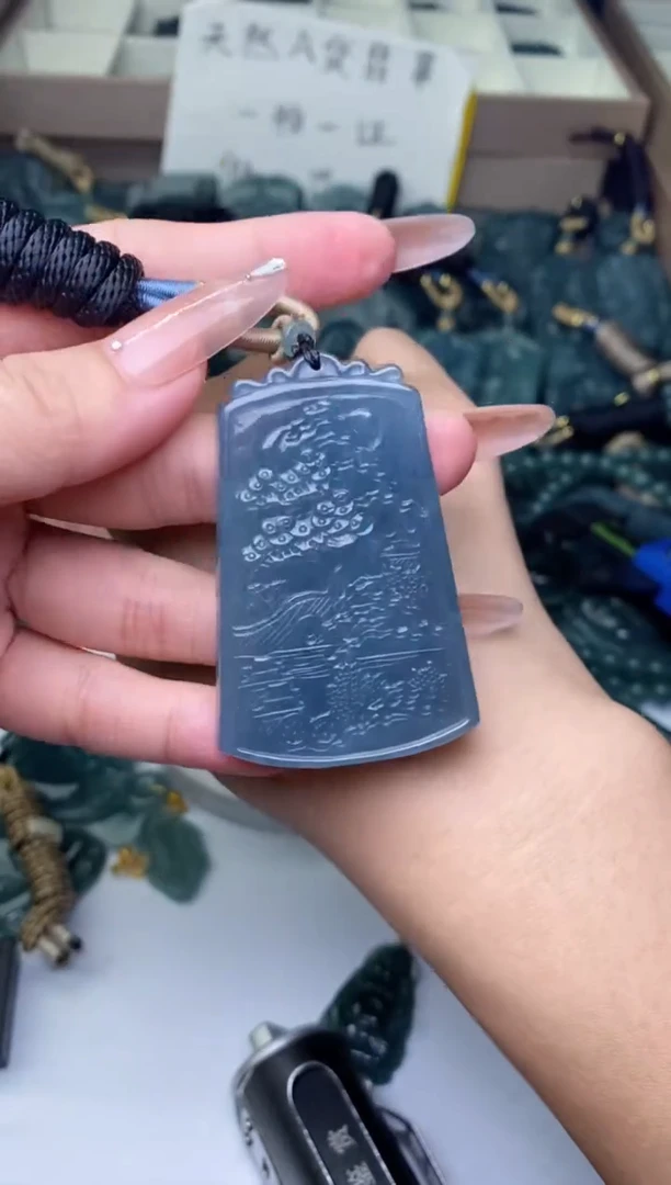 颈饰未镶嵌翡翠