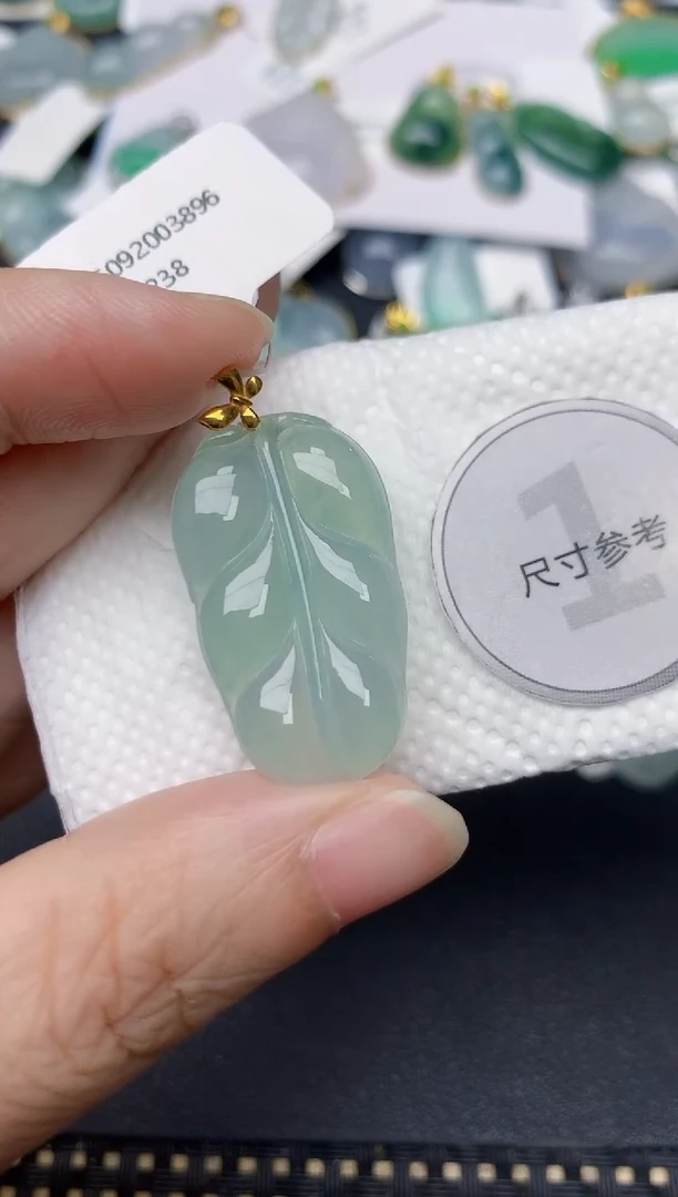 颈饰18K金镶嵌翡翠天然缅甸A货翡翠