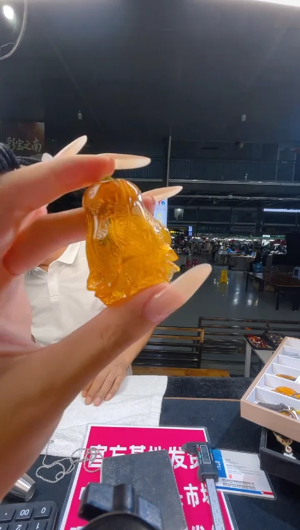 未镶嵌吊坠(不含链)琥珀天然琥珀吊坠 保真