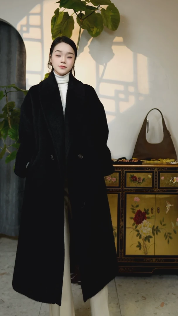 黑色苏丽阔版大衣 M码