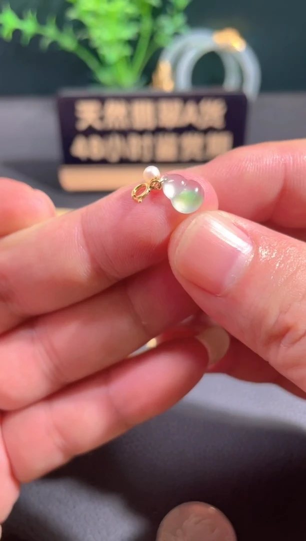 翡翠18K金镶嵌颈饰翡翠