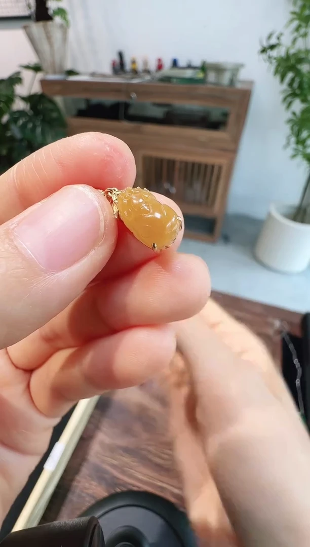 颈饰18K金镶嵌翡翠00001680