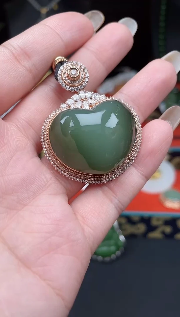 颈饰18K金镶嵌和田玉吊坠ge134