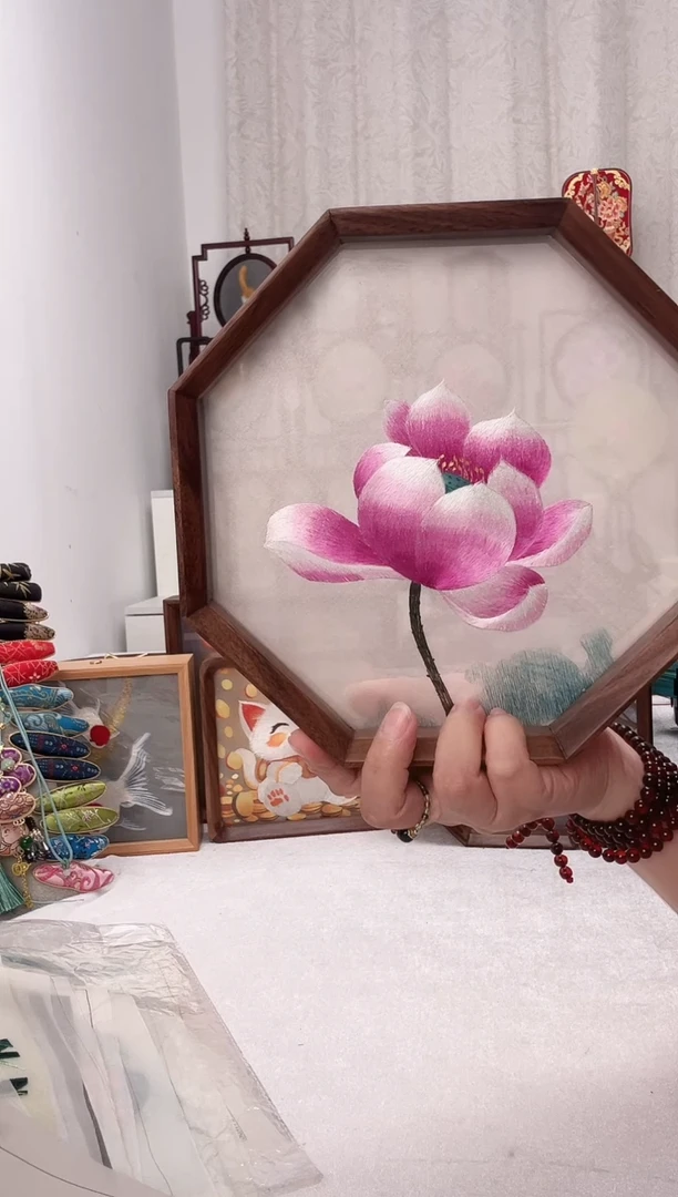 扇子苏绣作品手工摆台