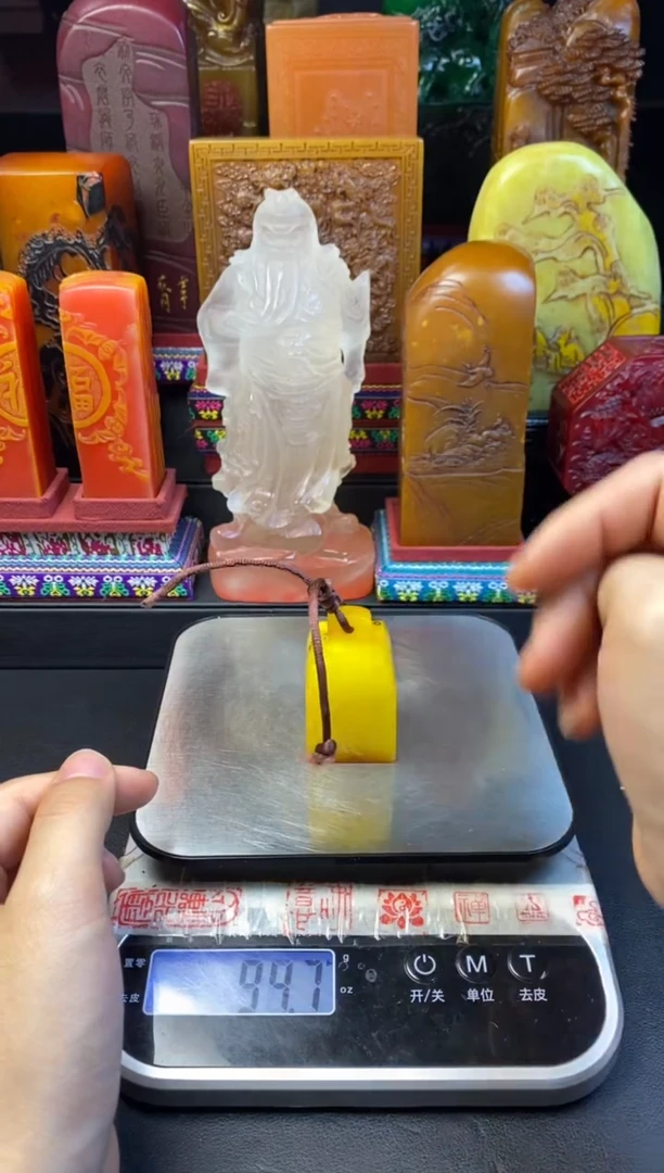 寿山石印石鸡油黄秤砣章 藏巧于拙