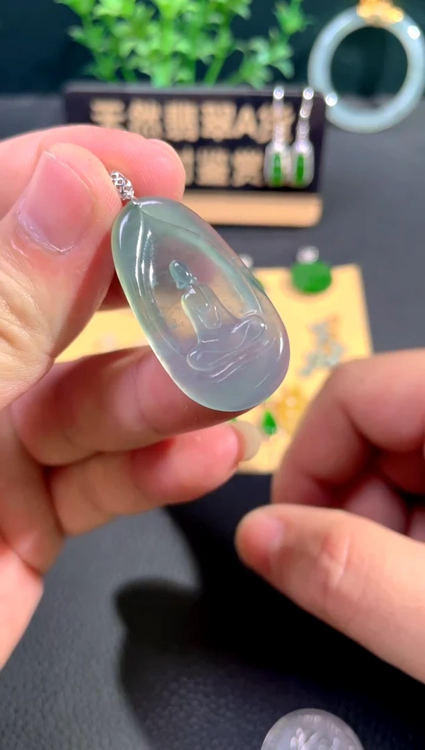 颈饰18K金镶嵌翡翠翡翠