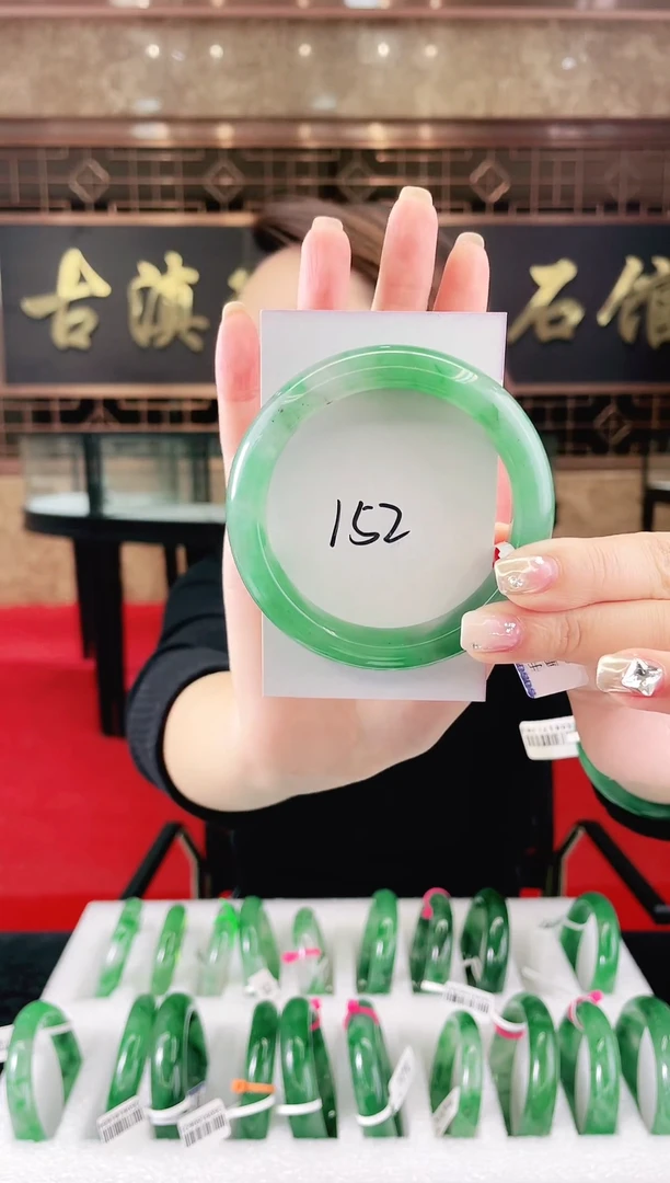 未镶嵌手镯石英质玉（非洲翠）微瑕一经发货运费不退介意勿拍