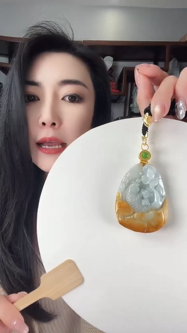 【闪购商品】翡翠颈饰未镶嵌连年有余