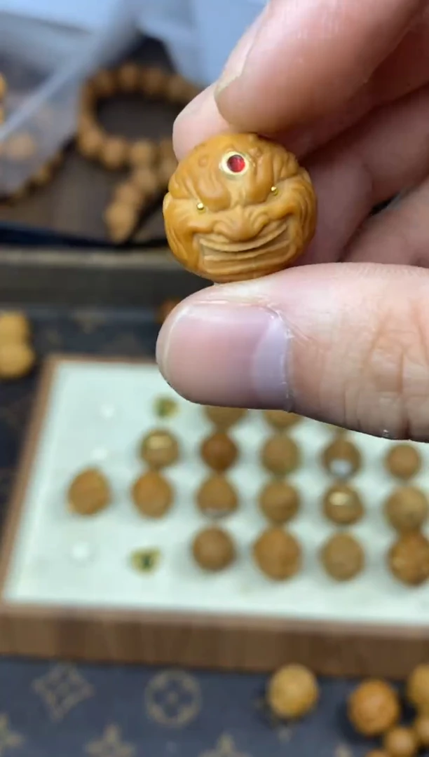 猴头核桃吊坠法眼
