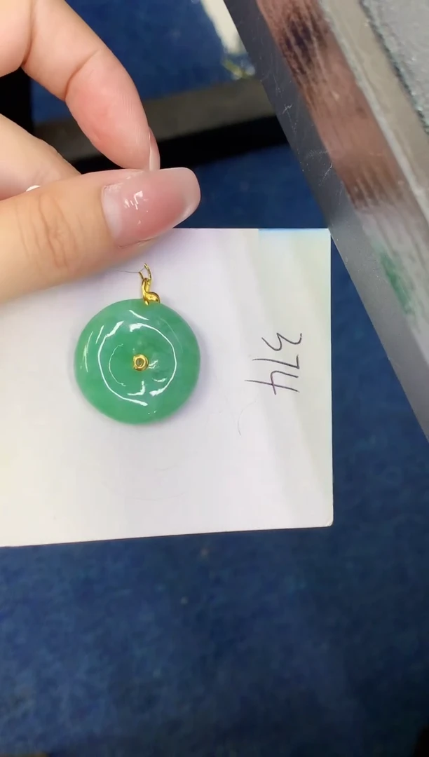 翡翠18K金镶嵌颈饰缅甸天然翡翠A货