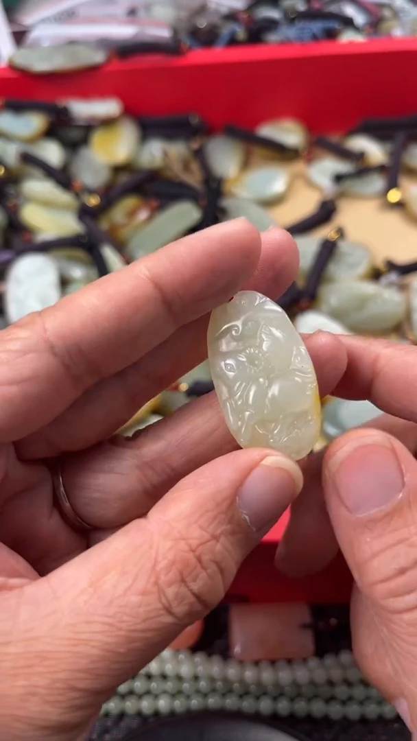 【闪购商品】和田玉颈饰未镶嵌多样性发货没有证书拍一发一有瑕