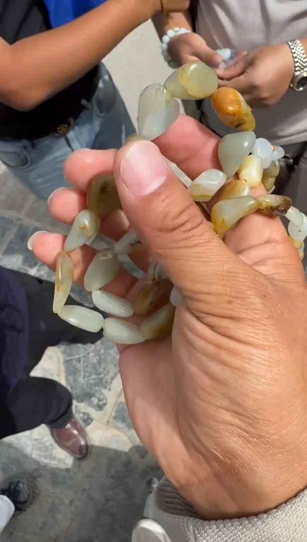 未镶嵌和田玉（糖玉）挂件和田玉