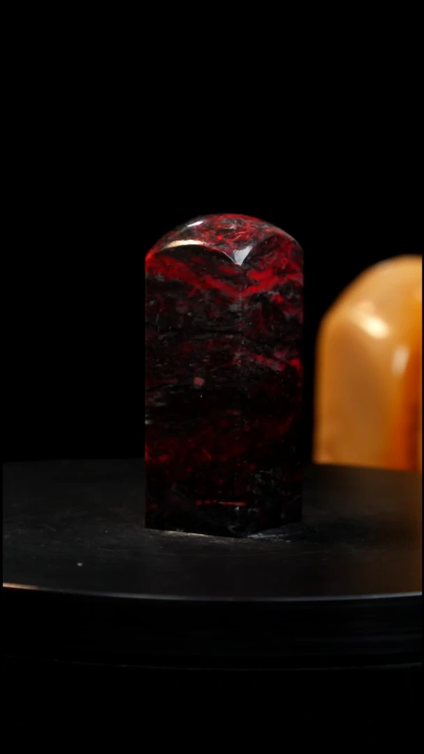 鸡血石黑牛角鸡血石