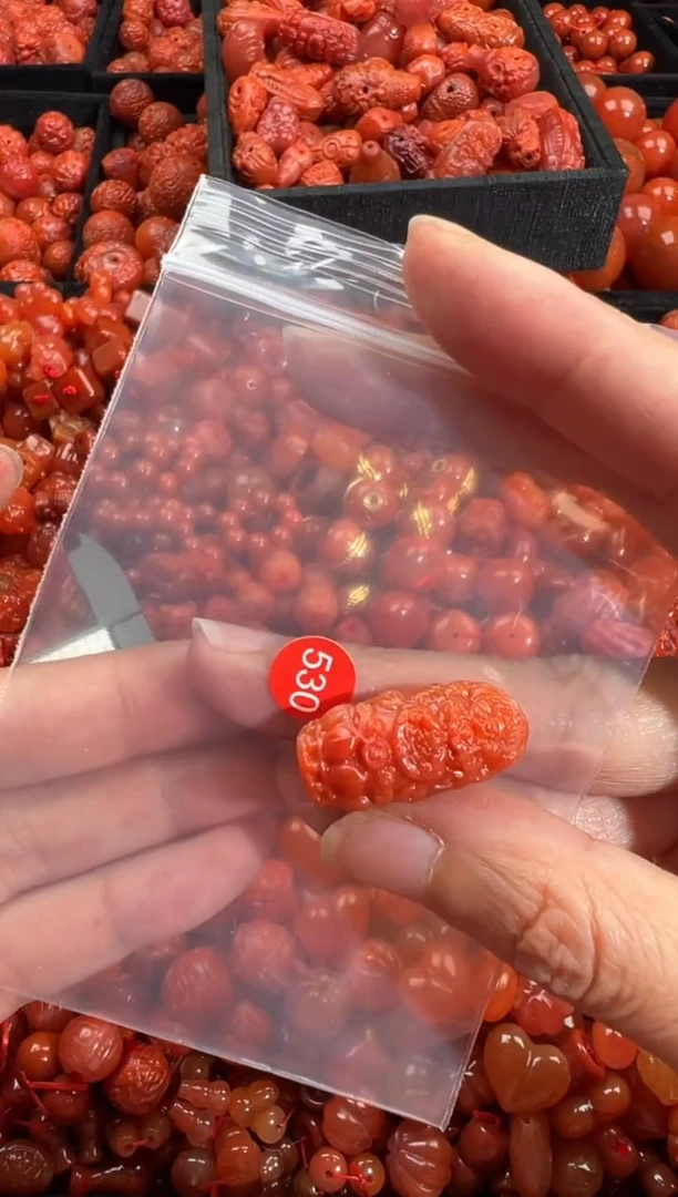 南红玛瑙未镶嵌颈饰11