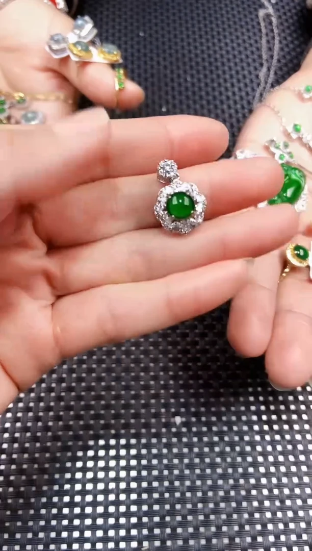 【闪购商品】翡翠吊坠(不含链)未镶嵌11111111111