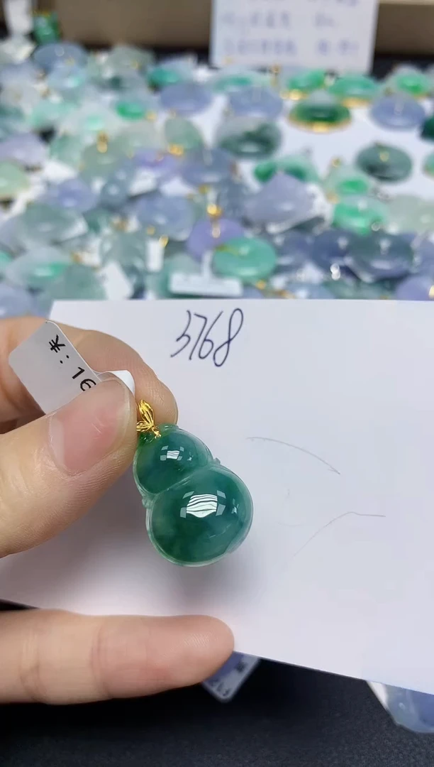 翡翠18K金镶嵌颈饰天然缅甸翡翠A货