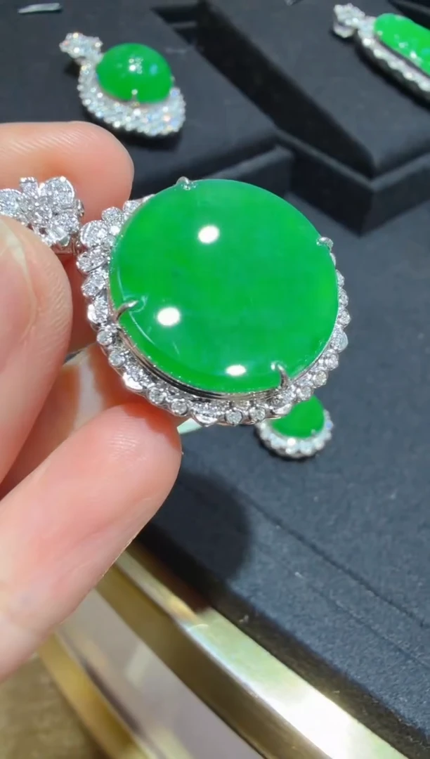 吊坠(不含链)18K金镶嵌翡翠多样性团购发一件