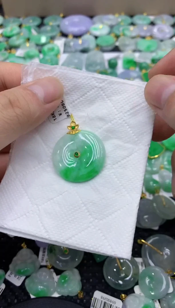 颈饰18K金镶嵌翡翠天然缅甸翡翠A货