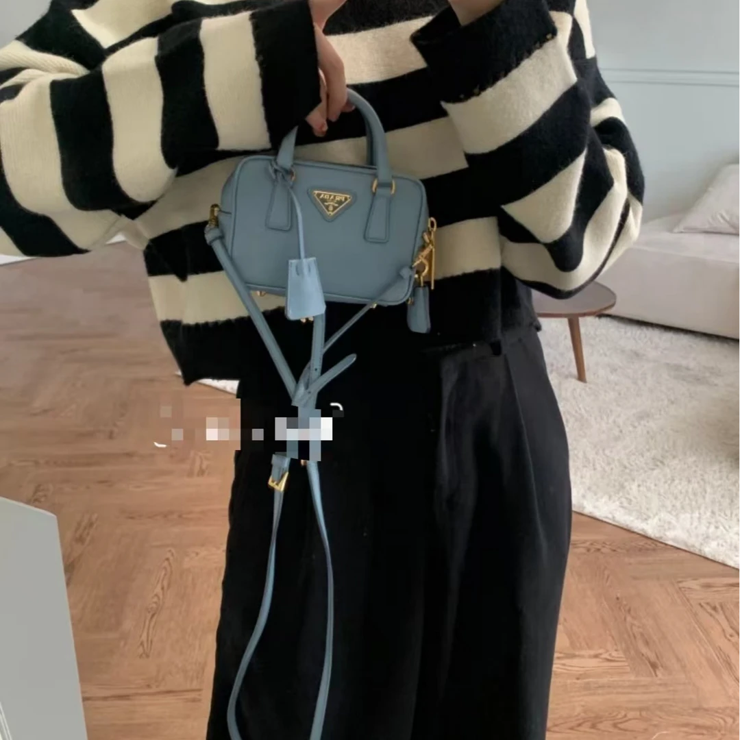 95新 Prada/普拉达 坤球奢选 普拉达baby蓝迷你plume斜挎包