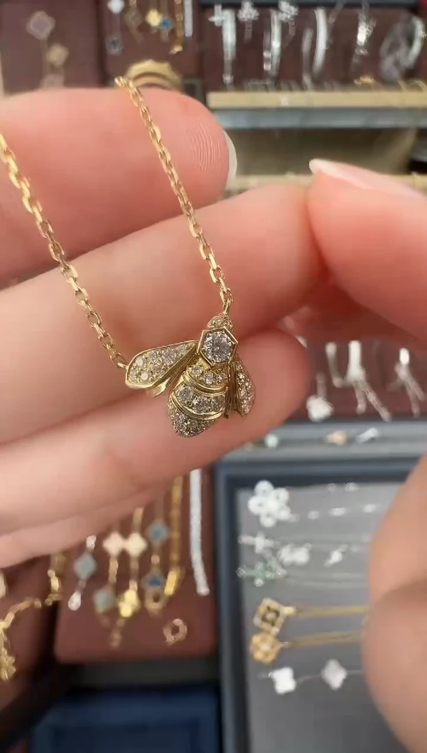 【闪购商品】钻石项链18K金镶嵌蜜蜂项链【4克多】