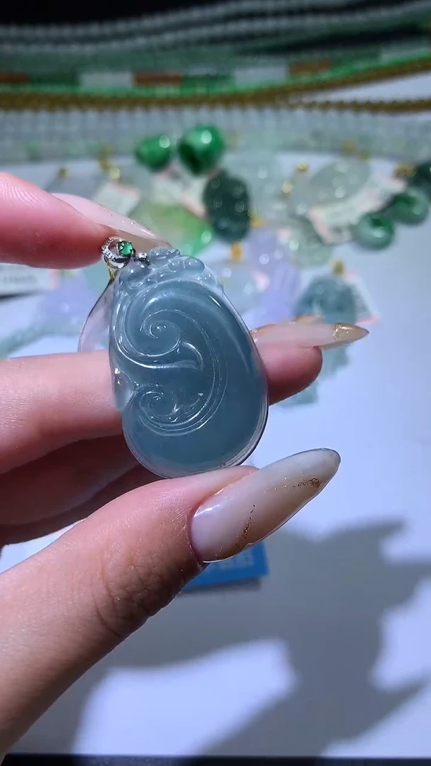 颈饰18K金镶嵌翡翠ZX018782