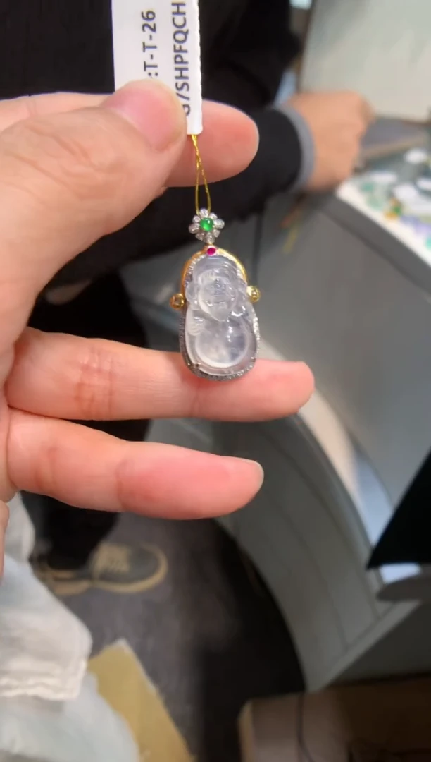 颈饰18K金镶嵌翡翠财神