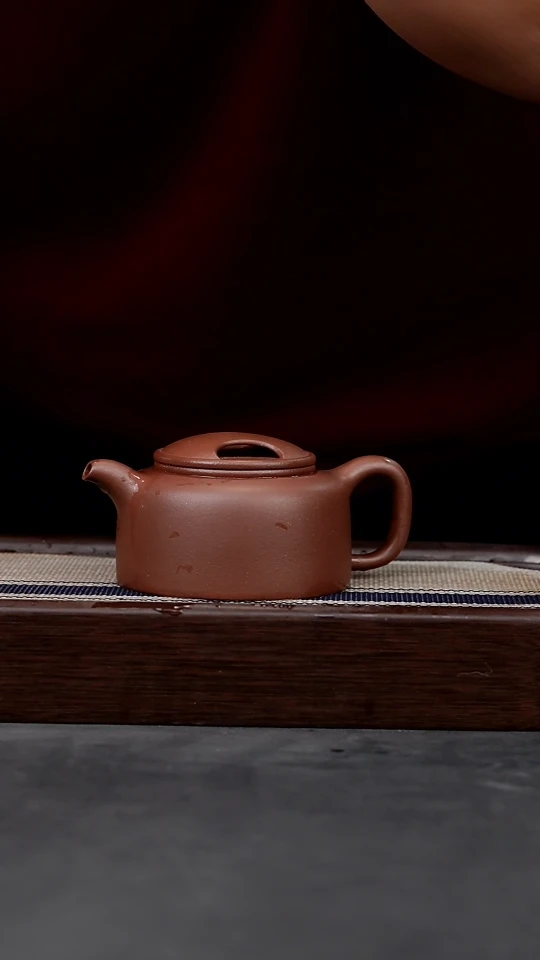 【闪购商品】紫砂茶壶四号井底槽清牛盖莲子