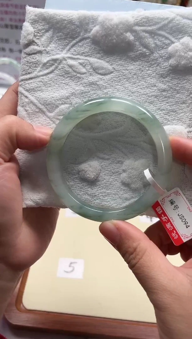 【闪购商品】石英质玉手镯未镶嵌天山翠JS094