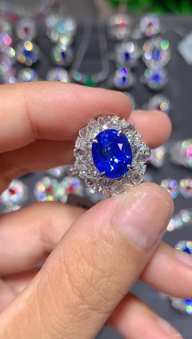 戒指蓝宝石18K金镶嵌5.0ct