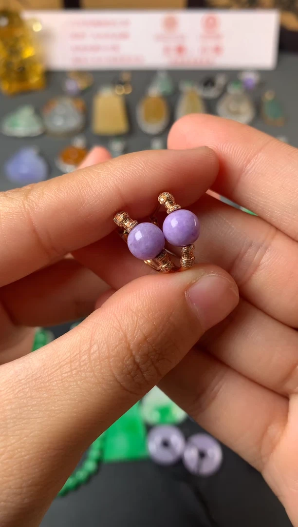 18K金镶嵌翡翠耳饰耳包