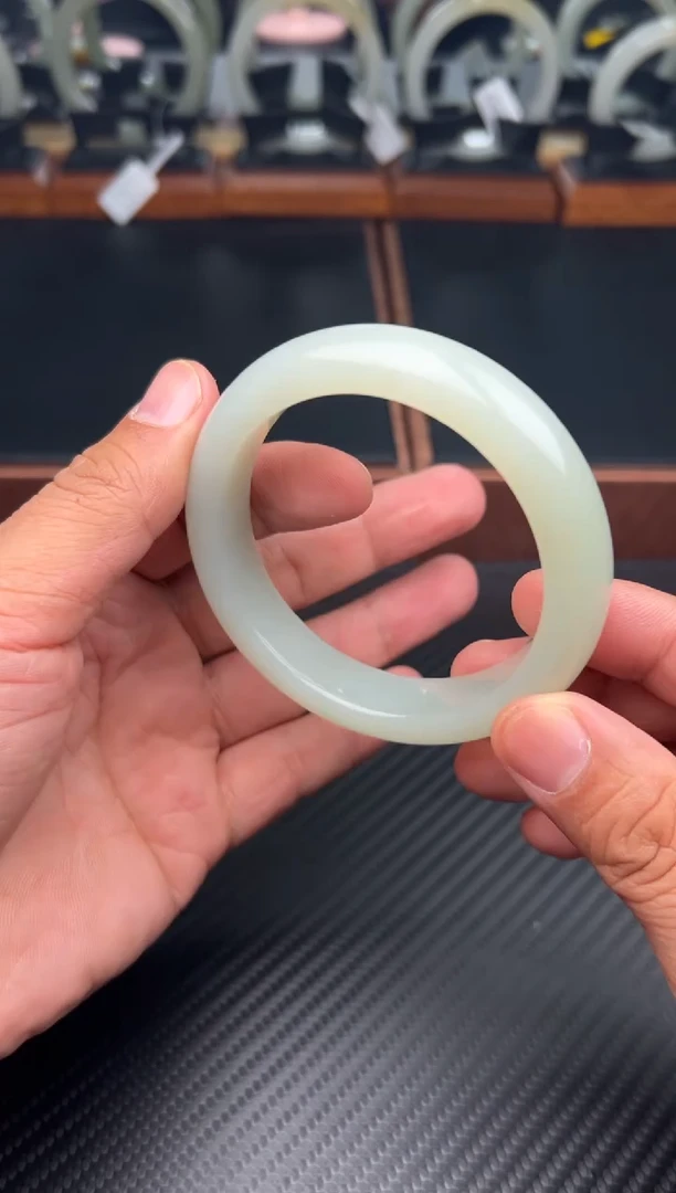 未镶嵌手镯和田玉且末微色差近矿57+M