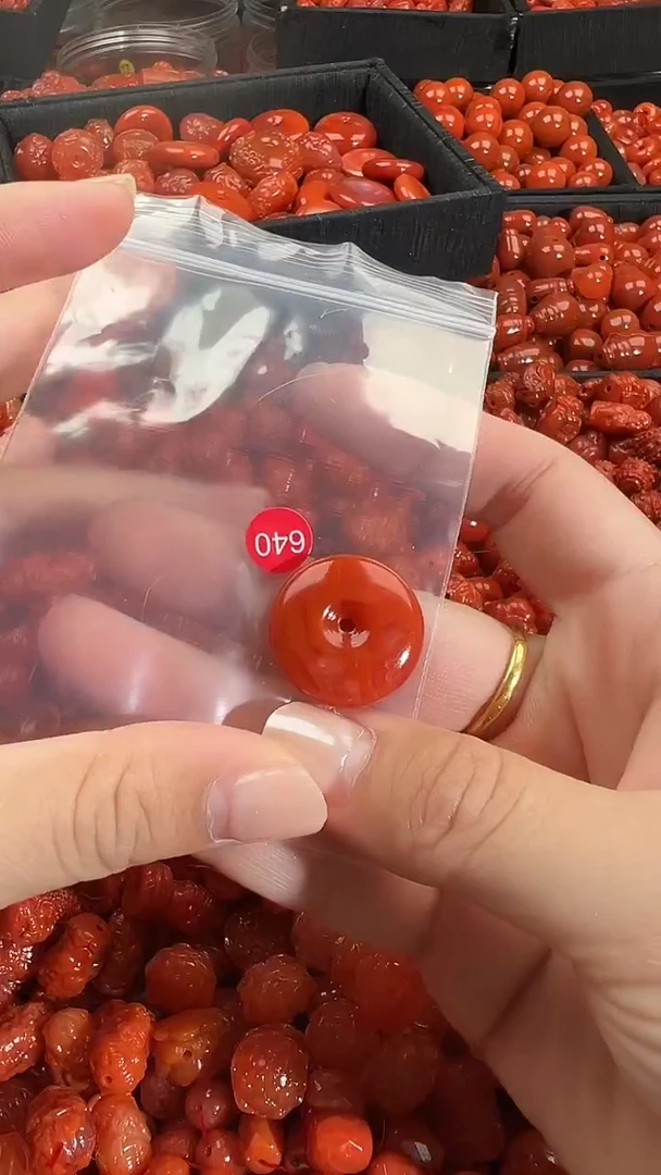 颈饰未镶嵌南红玛瑙1