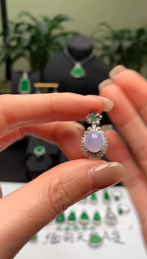 【闪购商品】翡翠颈饰18K金镶嵌紫蛋