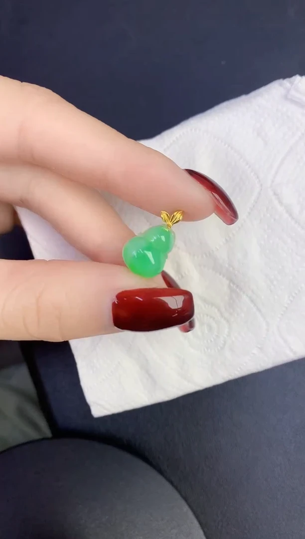 颈饰18K金镶嵌翡翠缅甸天然翡翠A货