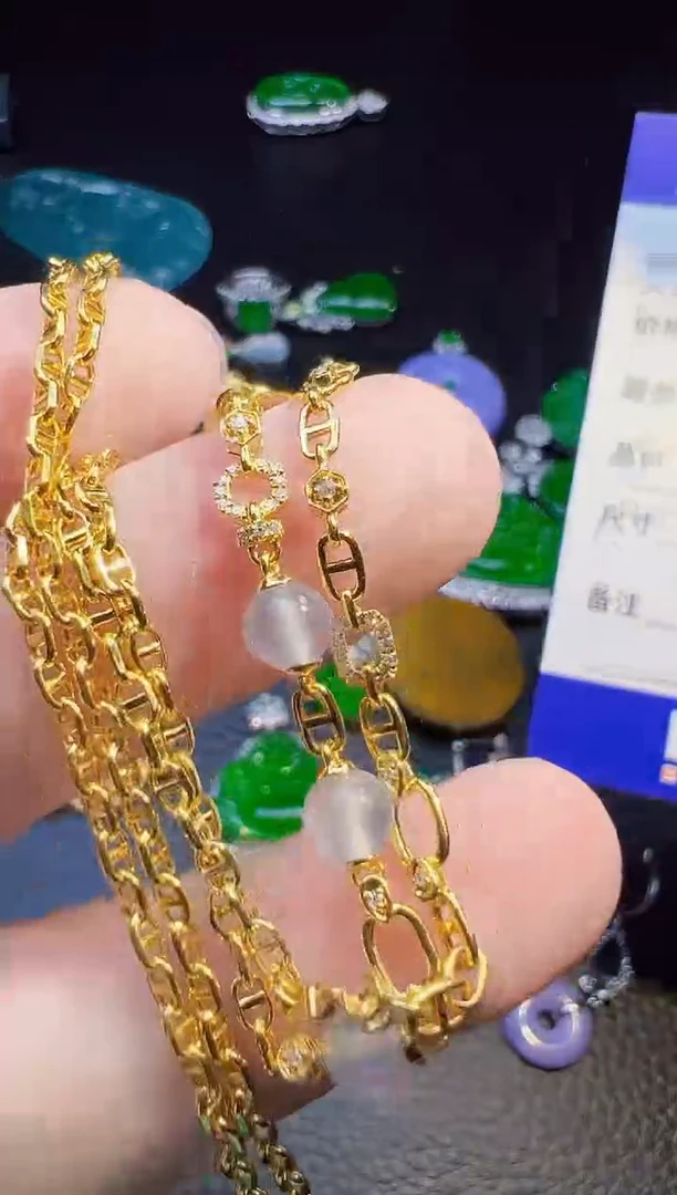 颈饰18K金镶嵌翡翠凌**燕翡翠