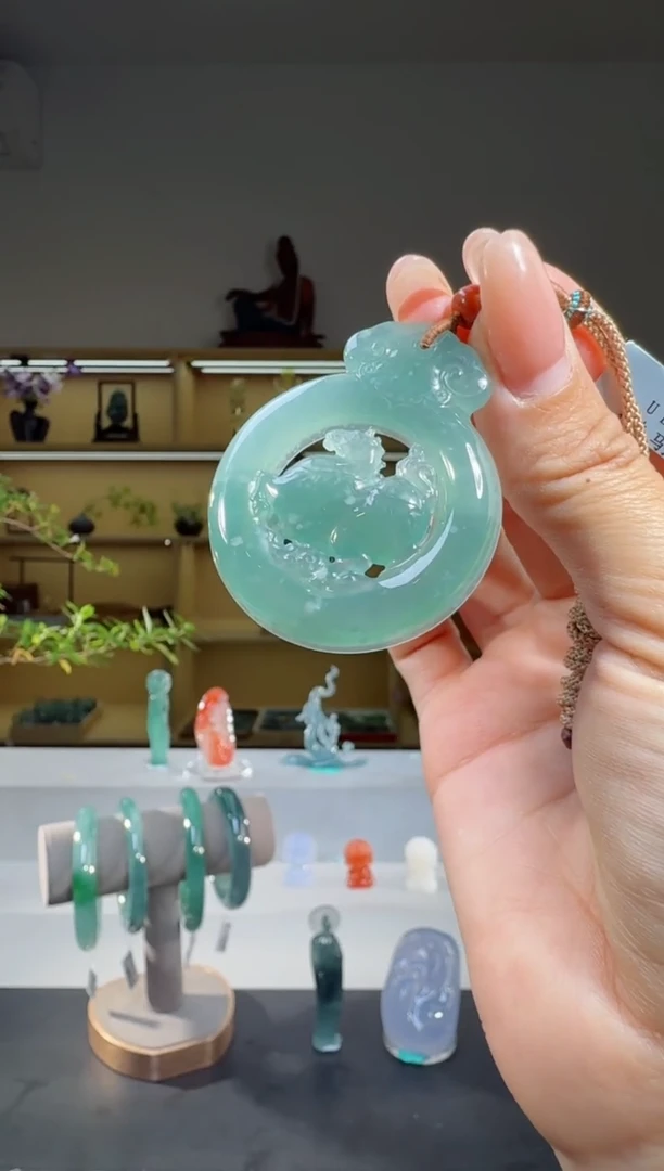 吊坠(不含链)未镶嵌翡翠马牌