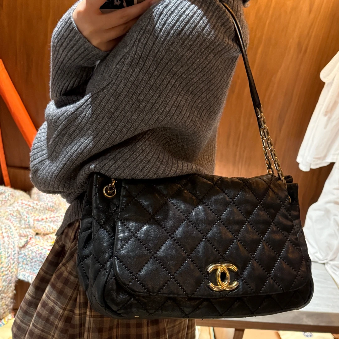 95新 Chanel/香奈儿 展会外场！黑金外缝线机场包