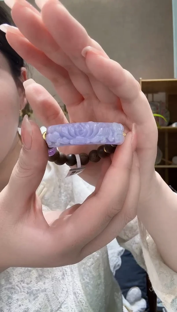 翡翠未镶嵌颈饰手牌