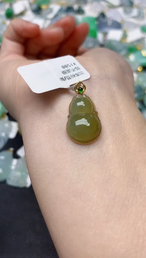 颈饰18K金镶嵌翡翠天然缅甸A货翡翠