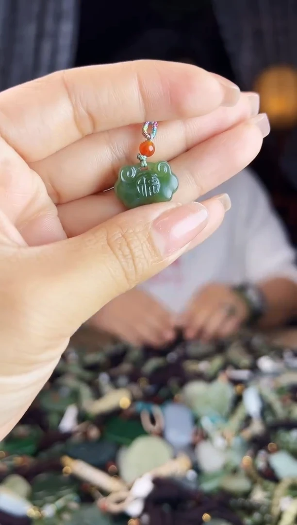 未镶嵌和田玉挂件1