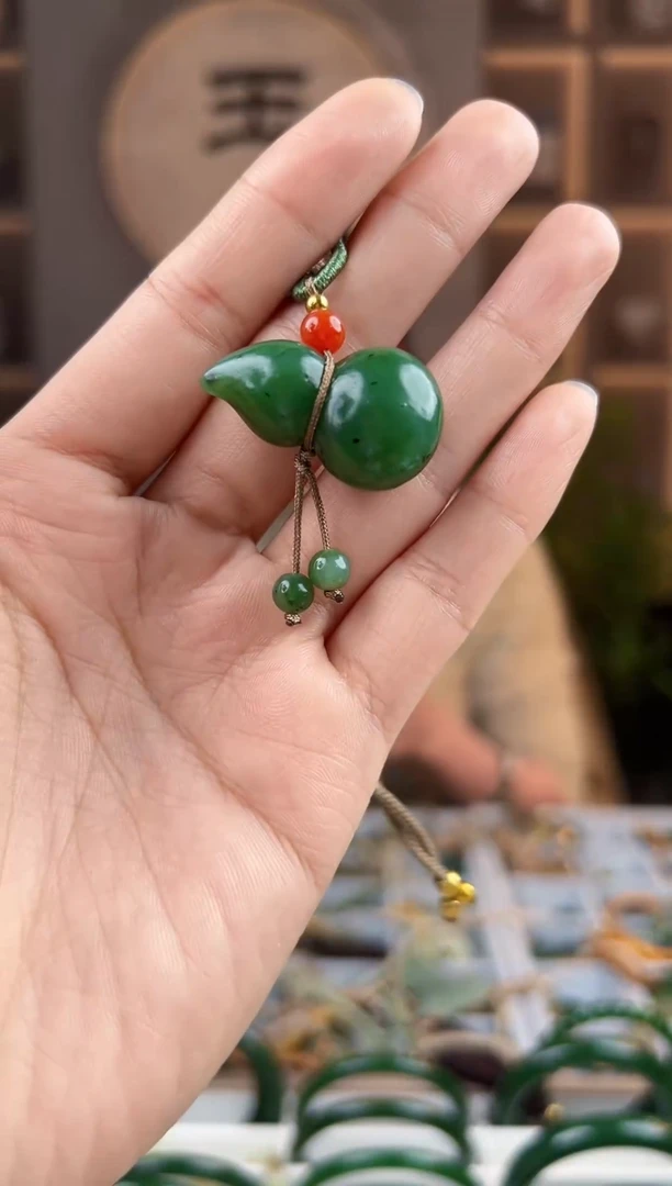 颈饰未镶嵌和田玉拍一发一，拍一发一